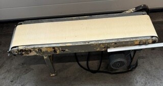 Aanvoerbandje flowpackmachine Eigen bouw, grijs, bouwjaar 2012